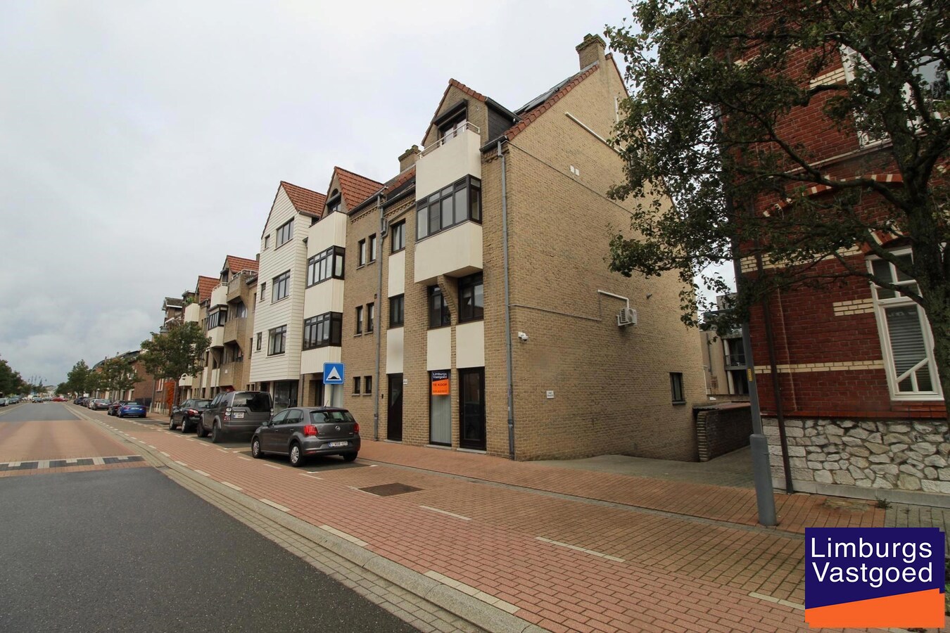 Handels/praktijkruimte, 110m², kelder met drijfkracht, parking 