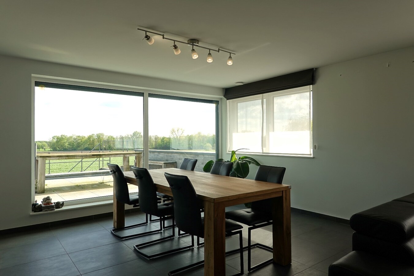 Woning met polyvalente ruimte op uitstekende ligging in Roksem 