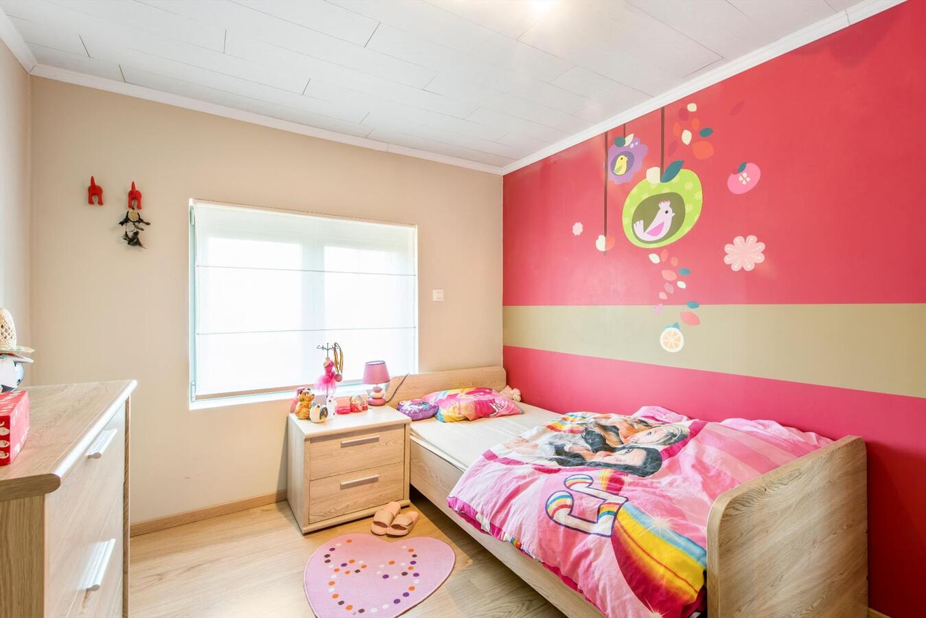 Volledig instapklare woning met 3 slaapkamers en mooie tuin in het hartje van Jonkershove. 