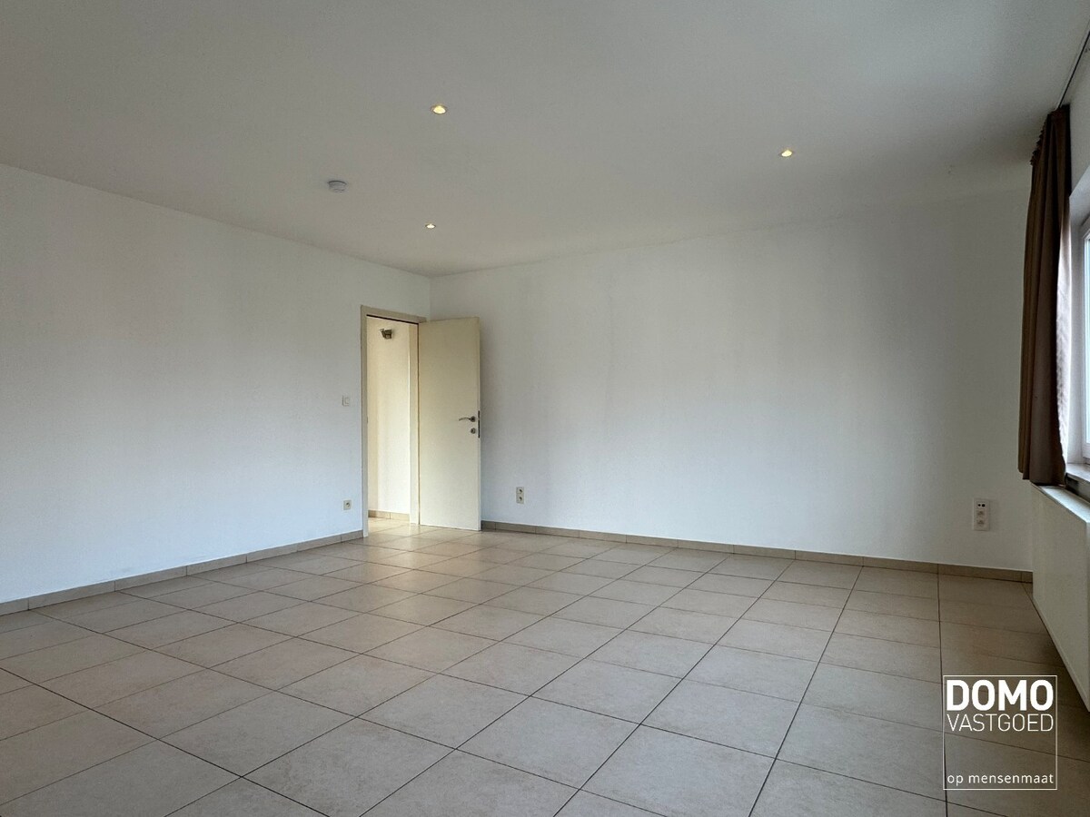 Ruime woning met tuin, garage en 3 slaapkamers vlakbij centrum Hasselt 