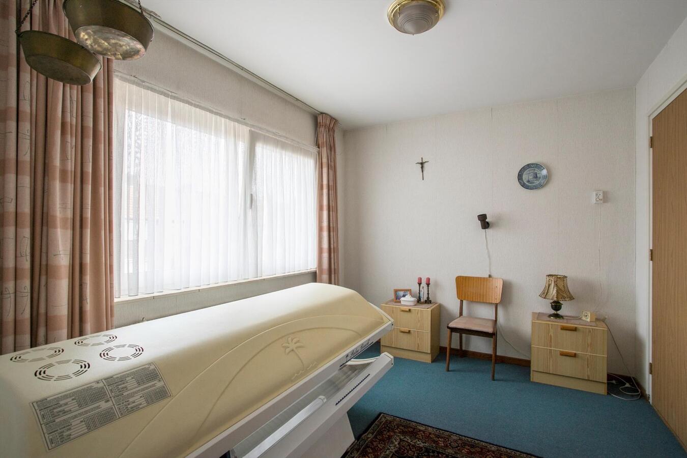 Nette 2-kapper met 4 slaapkamers en privacy biedende tuin gelegen op 346 m² ondergrond. 