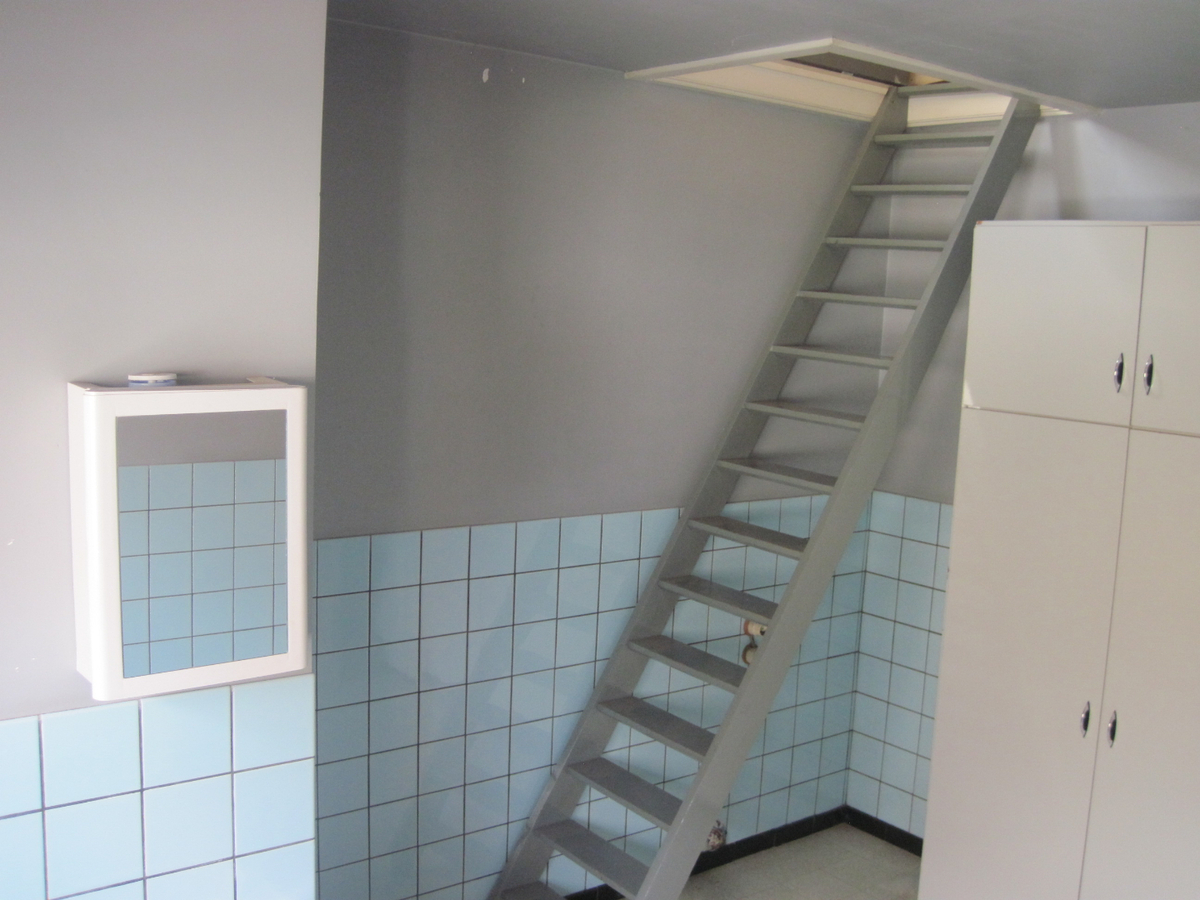 Degelijke Half Open Bebouwing. Bijzonder rustig gelegen ! 