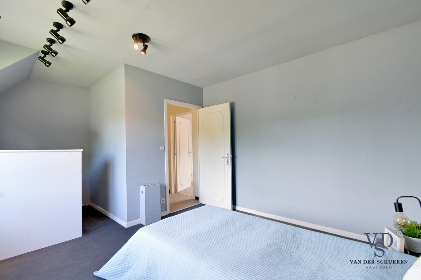 Ruim landhuis met tal van mogelijkheden. 