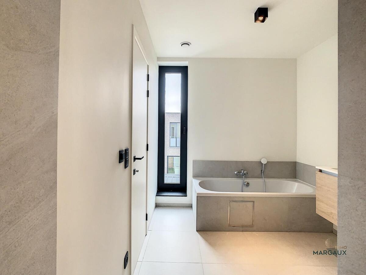 Halfopen bebouwing met exclusieve afwerkingsgraard 