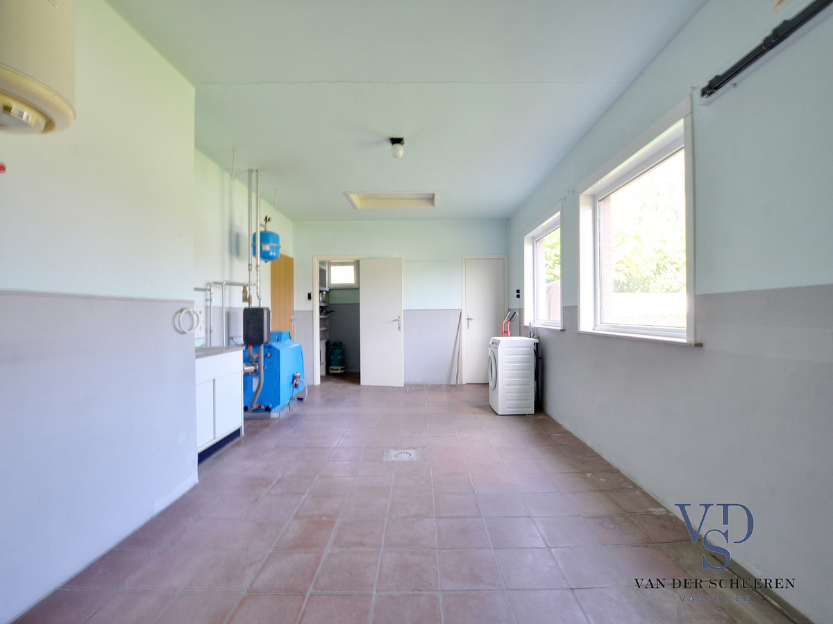 Op te frissen bungalow in doodlopende straat. 