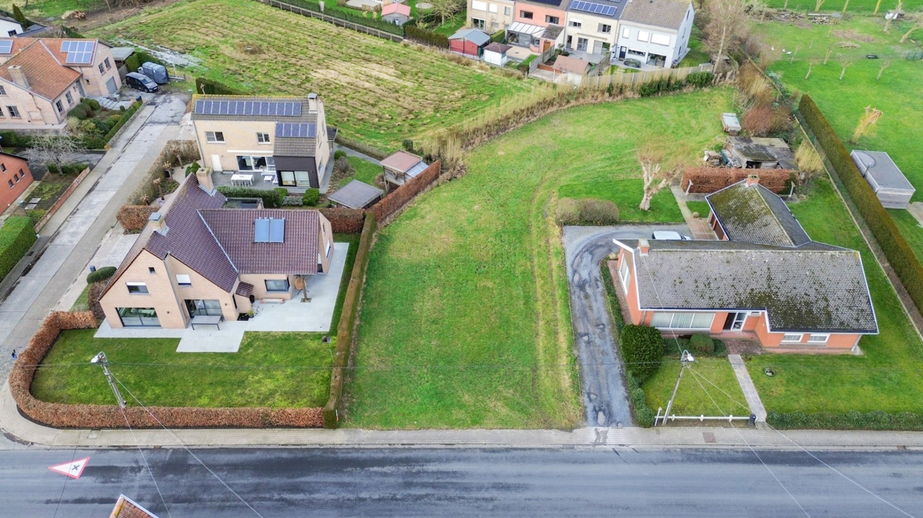 Mooi perceel bouwgrond (590 m²) op topligging in Torhout. 