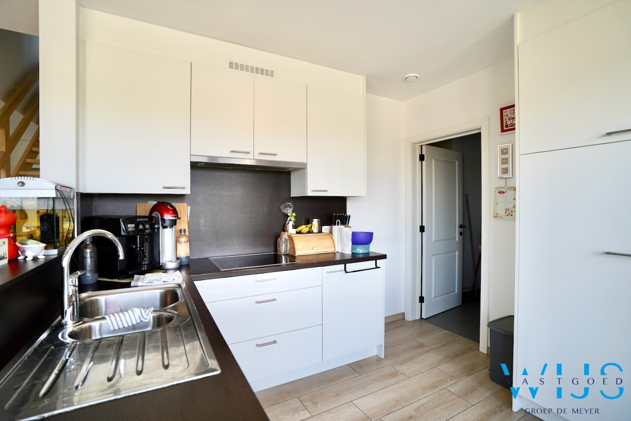 Prachtige duplex met garage in het rustige landelijke OOSTEEKLO ! 