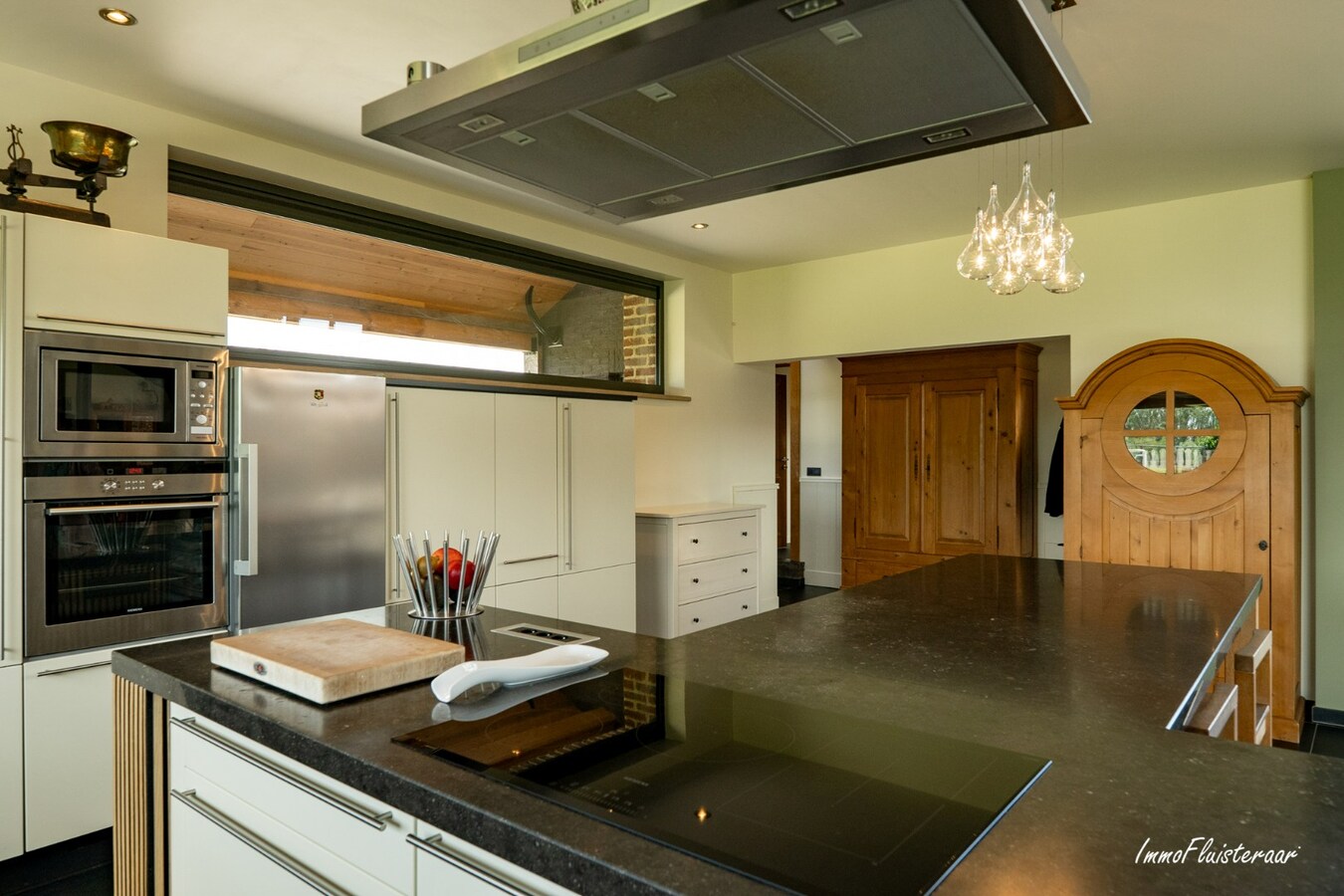 Unieke, gerenoveerde hoevewoning met paardenfaciliteiten, bijgebouwen, uitzonderlijk potentieel en zeer bereikbare ligging 