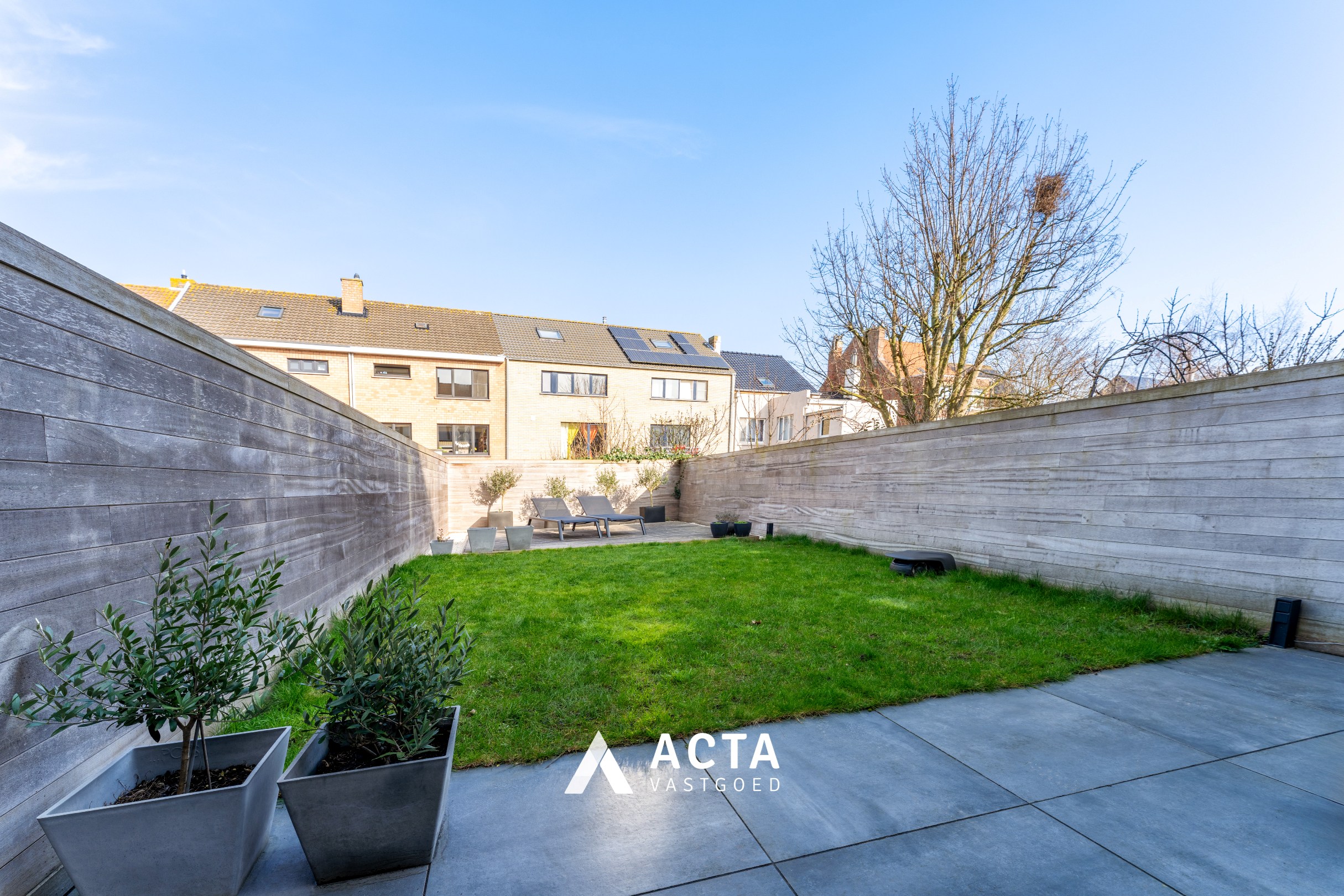 Instapklare bel-etage met 3 slaapkamers en garage 