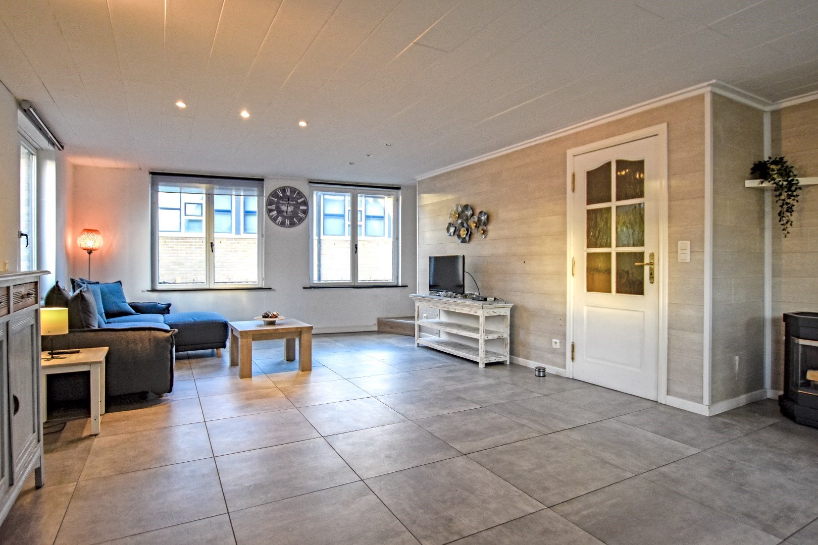 Ruime half open bebouwing te centrum Veurne! 