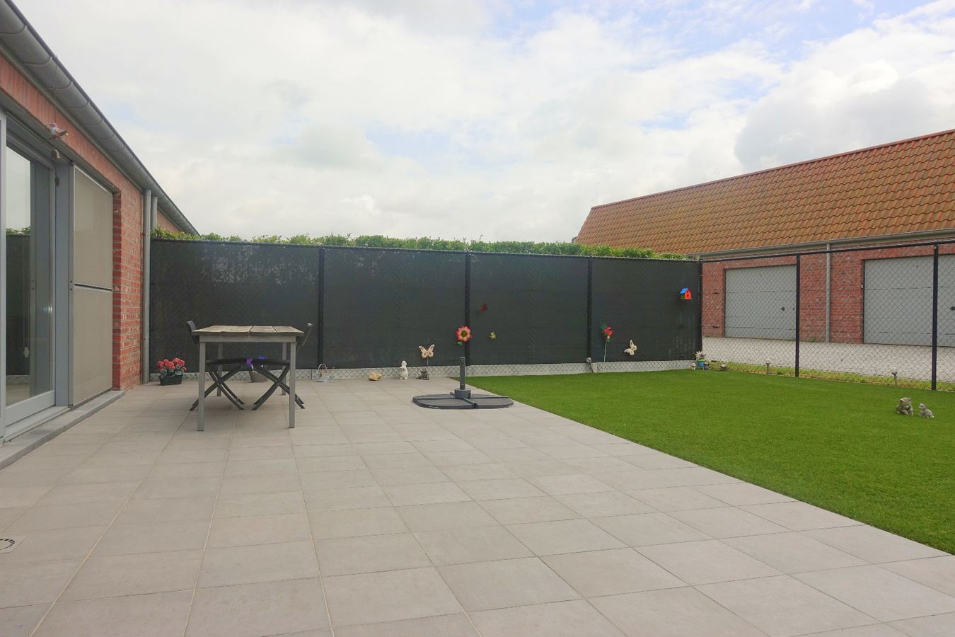 Halfopen woning met garagebox 