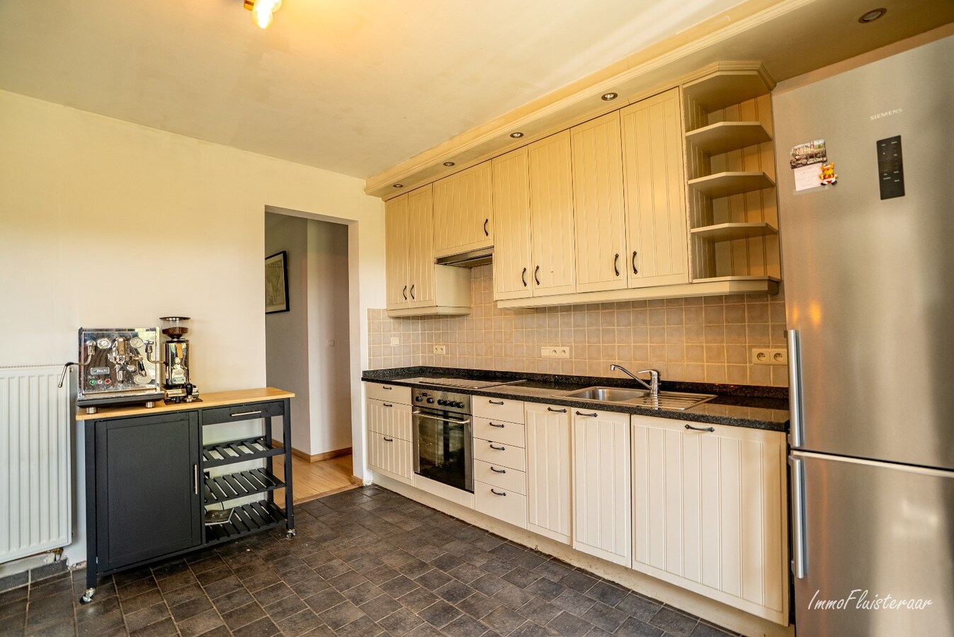 Hippisch complex op ca. 1,9 ha te Rijkevorsel Vergunning voor binnenpiste (60m x 30m) aanwezig! 