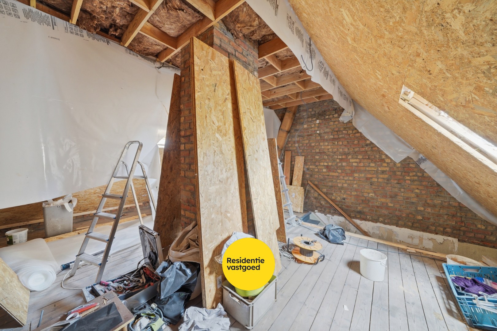 Te renoveren woning met garage en tuin in de Vuurtorenwijk te Oostende 