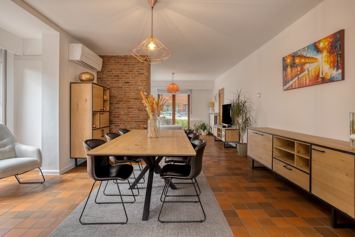 Charmante energiezuinige halfopen bebouwing met 4 slaapkamers, bureau en tuin in centrum Brasschaat 