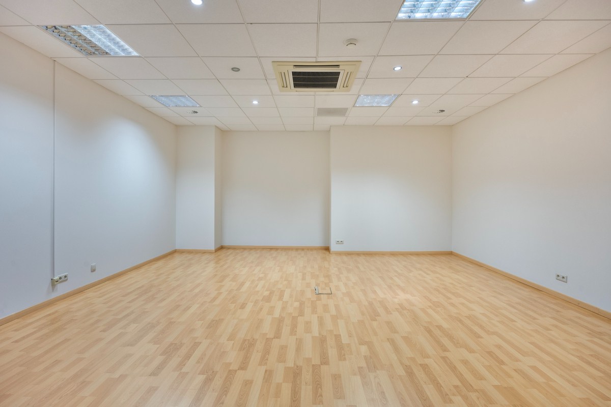 Kantoor te koop in het industriepark te Haasrode/Heverlee met 14 parkings - opp. 626 m² - verkoop van aandelen 