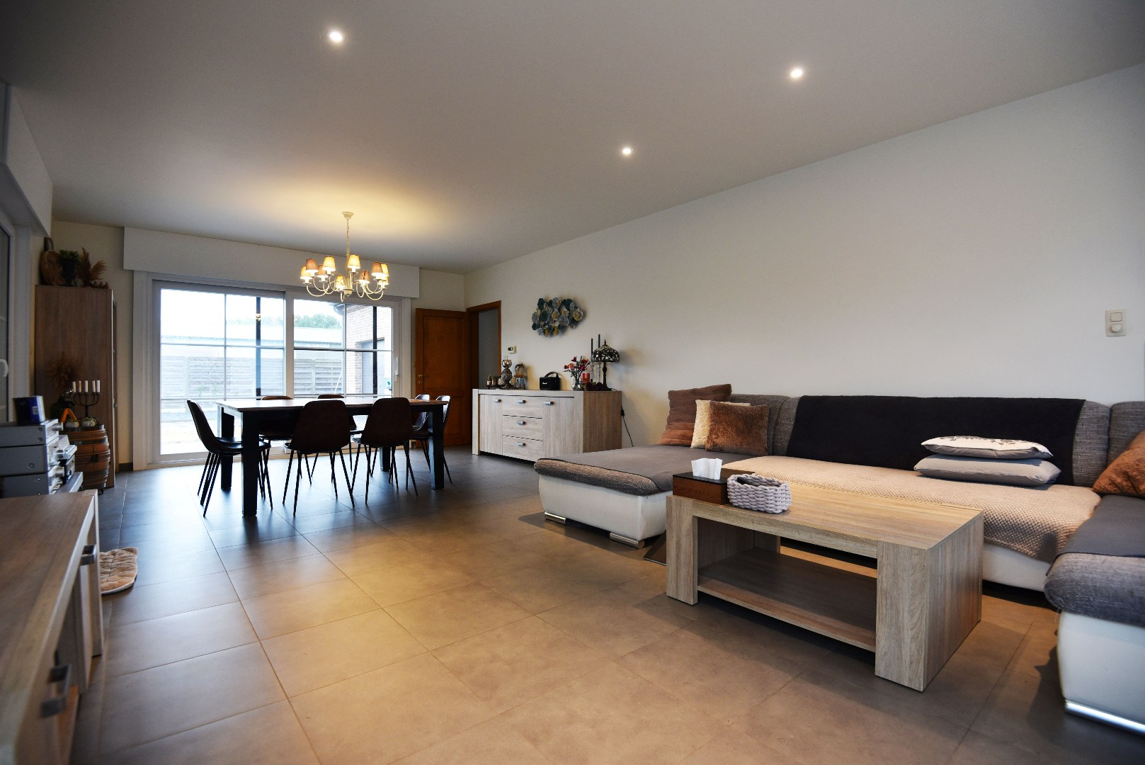 Ruime open bebouwing met 5 slaapkamers te Adegem 