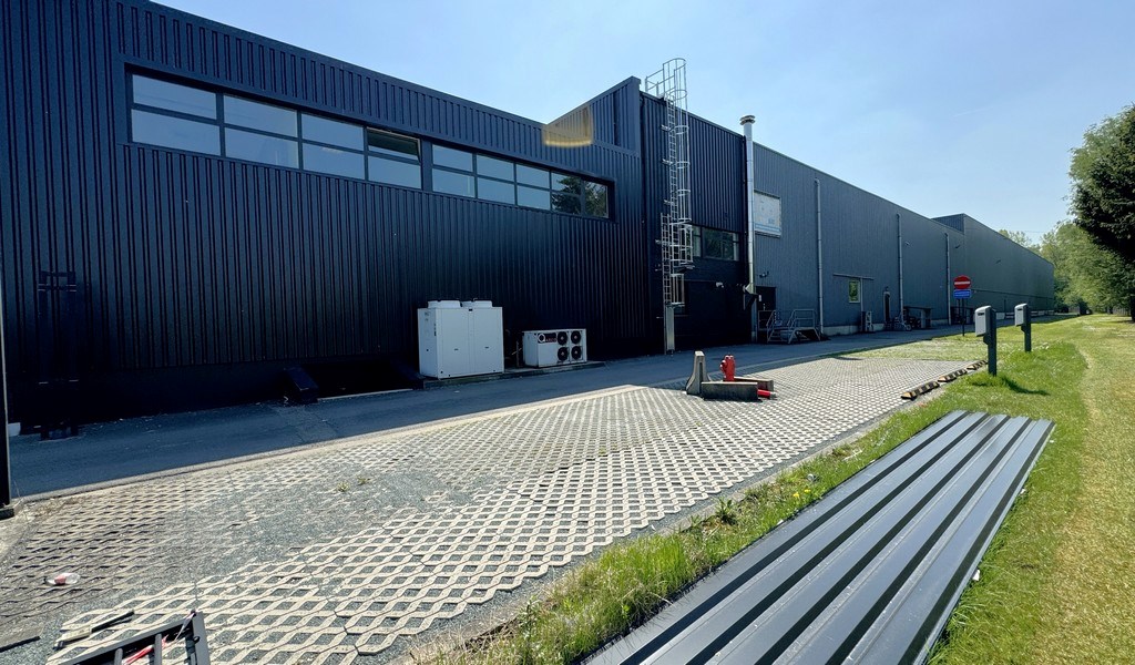 Magazijn en kantoor te huur op logistieke site te Bornem