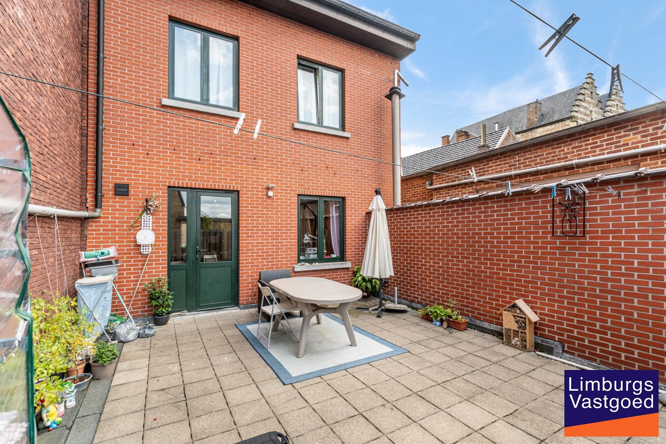 Commercieel uitstekend gelegen investeringspand bestaande uit winkel + duplex 