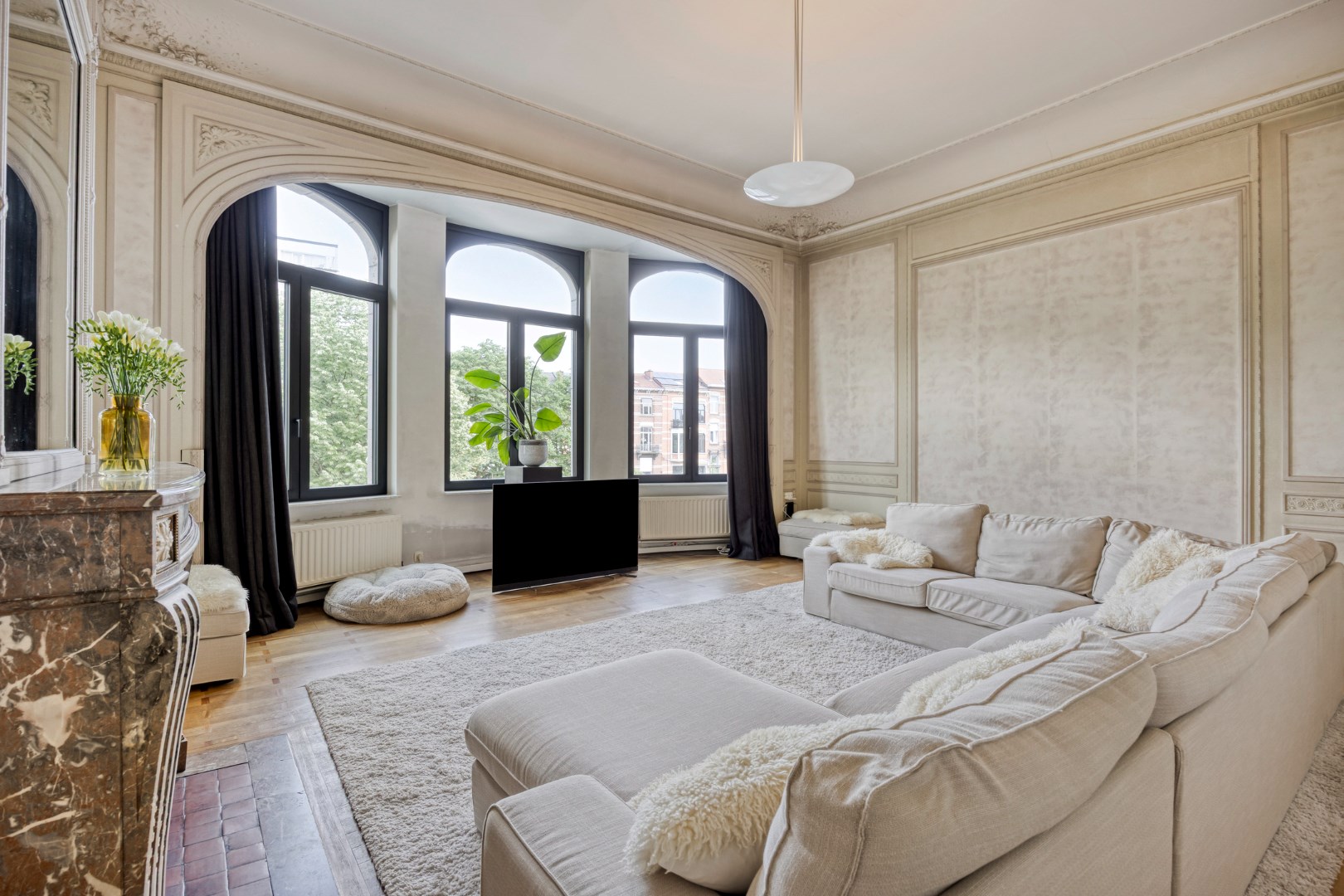 Prachtig herenhuis op de Tiensevest met mogelijkheid tot praktijkruimte - bewoonbare opp. 555 m² 