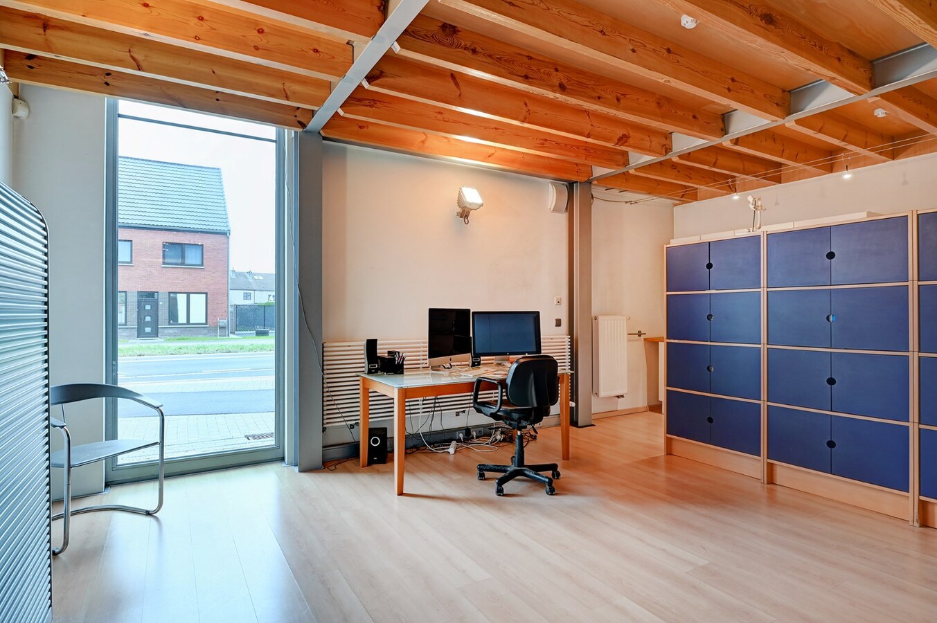 GOED GELEGEN KANTOORGEBOUW TE HERK-DE-STAD met DIVERSE DOELEINDEN 