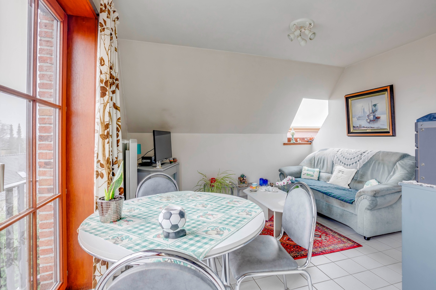 Instapklaar 1 slaapkamer appartement met garage &amp; kelder 