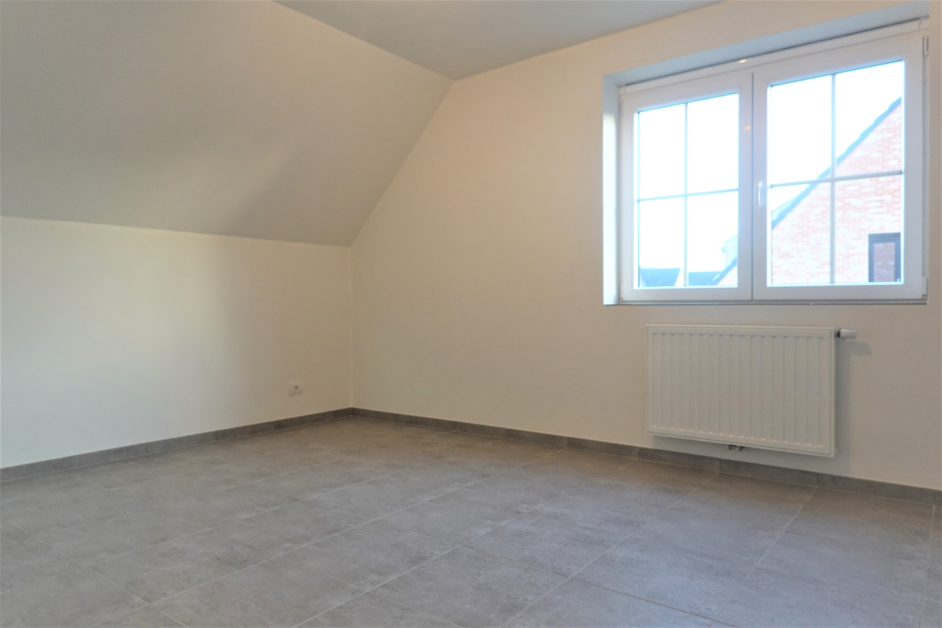 Halfopen nieuwbouw met inpandige garage 