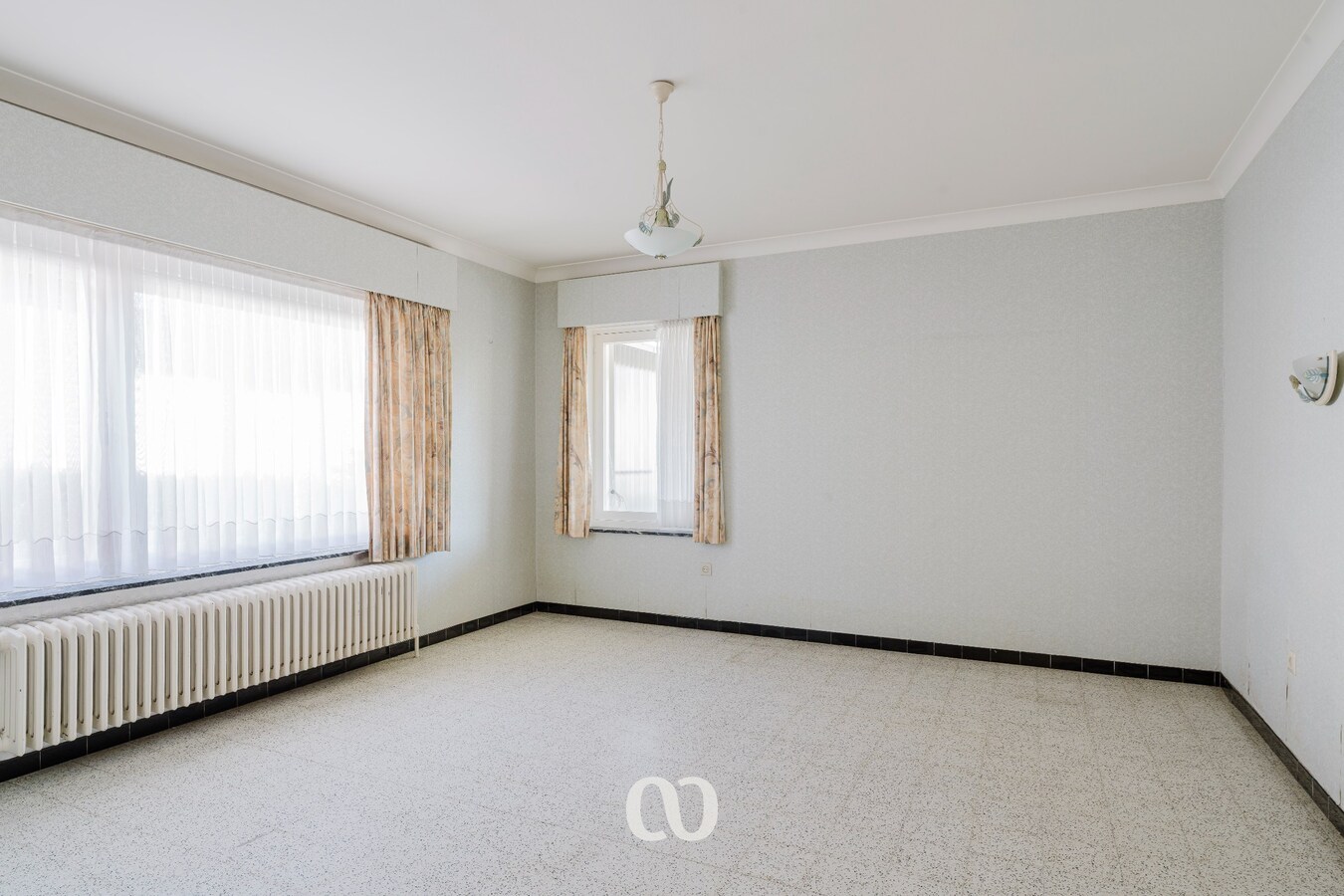 Stevige gezinswoning met tuin en volledige kelder in Lozer 