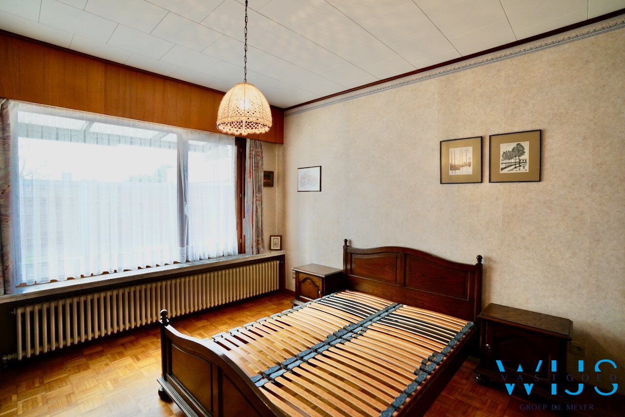 Ruime bungalow op een ideale locatie te Ertvelde ! 