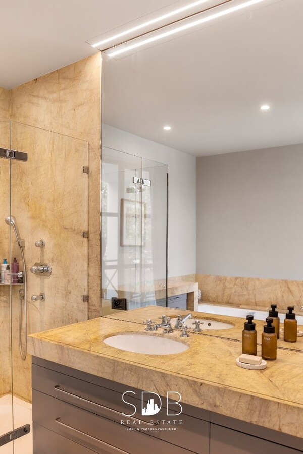 Prachtige villa met hippische accommodatie en graslanden +/-  23 ha 