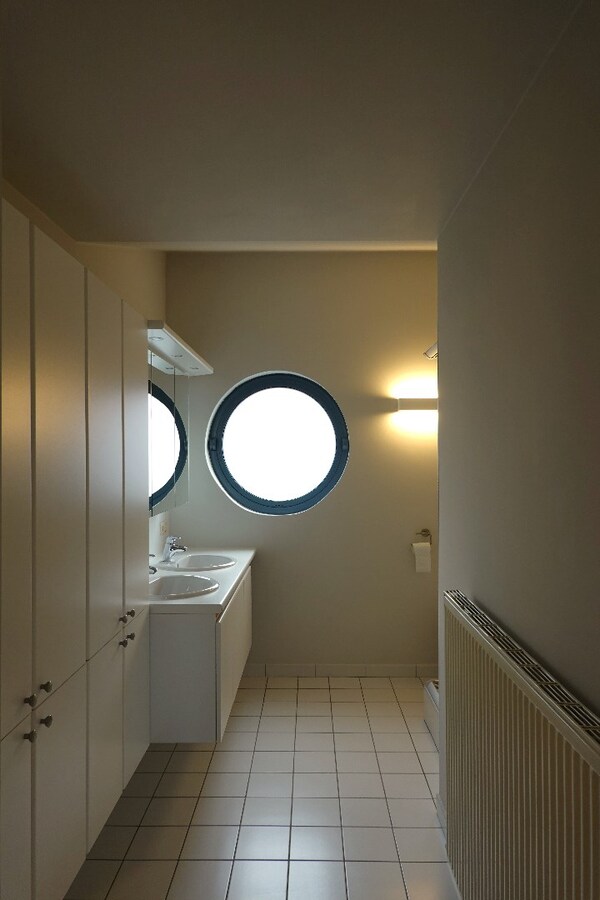 Gerenoveerde stadswoning op uitstekende ligging met binnentuin en garagebox 