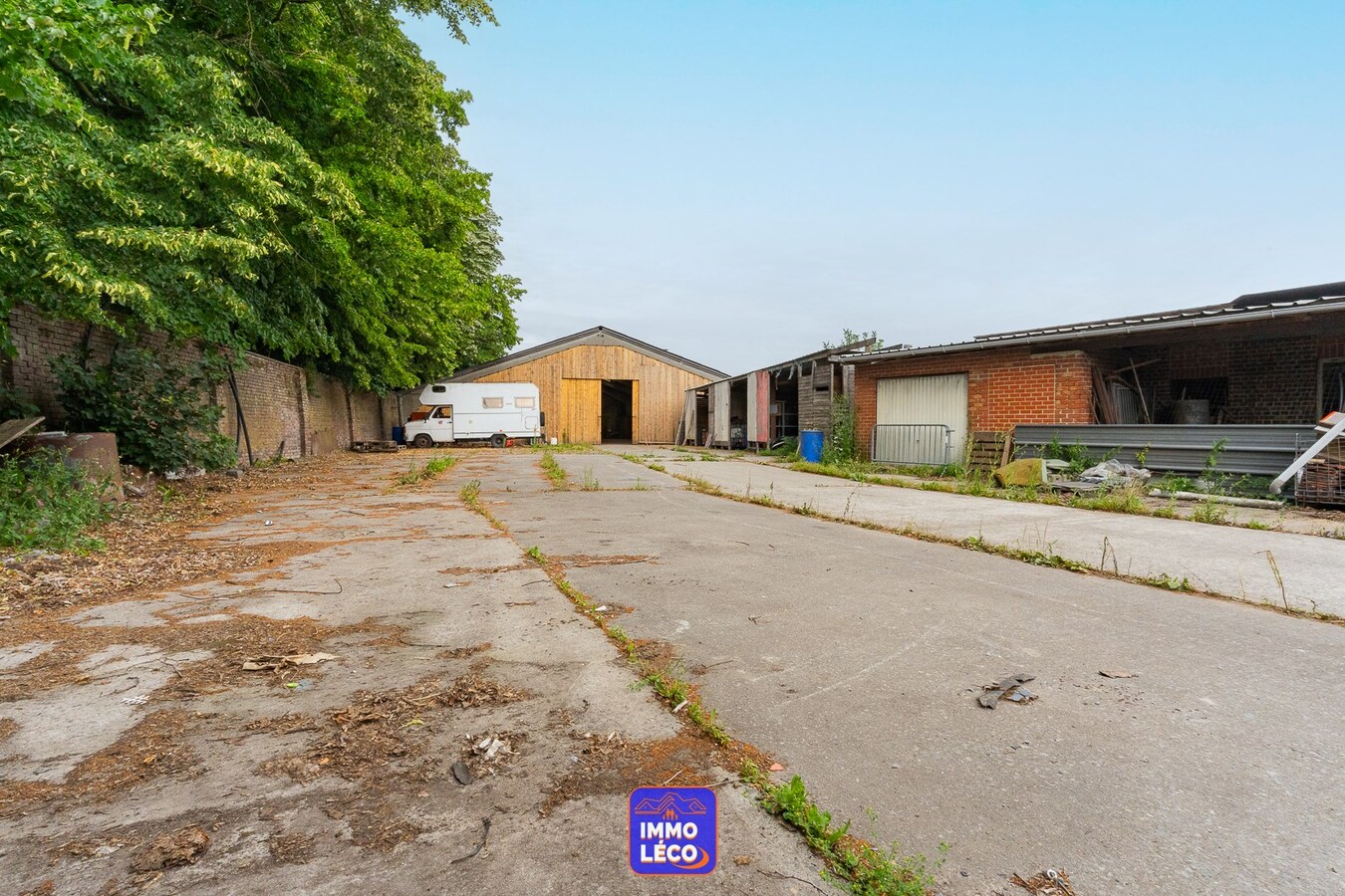 Entrepôt de stockage de +/- 500m² avec vaste parking privatif ! 