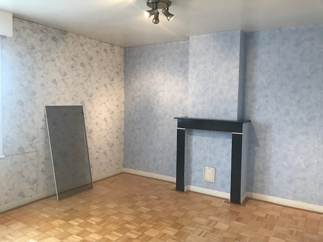 Halfopen ruime woning met 3 slaapkamers en buitenruimte. 