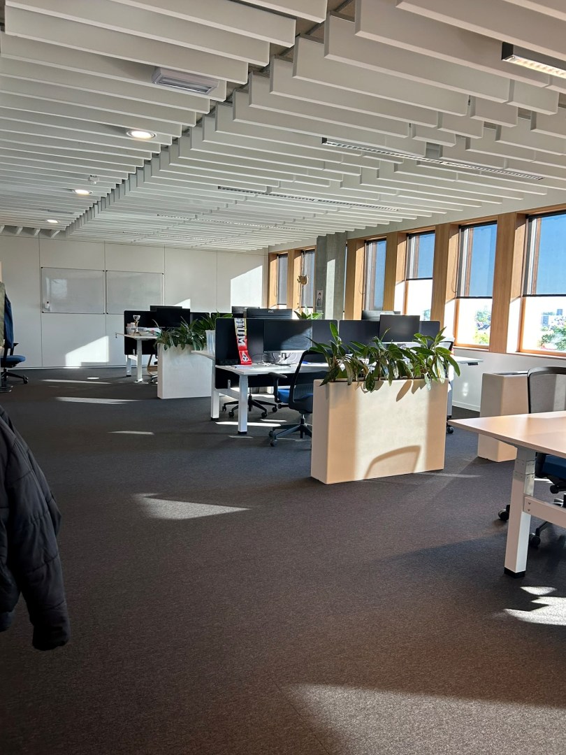 Duurzaam kantoorgebouw met faciliteiten aan R14 in Geel