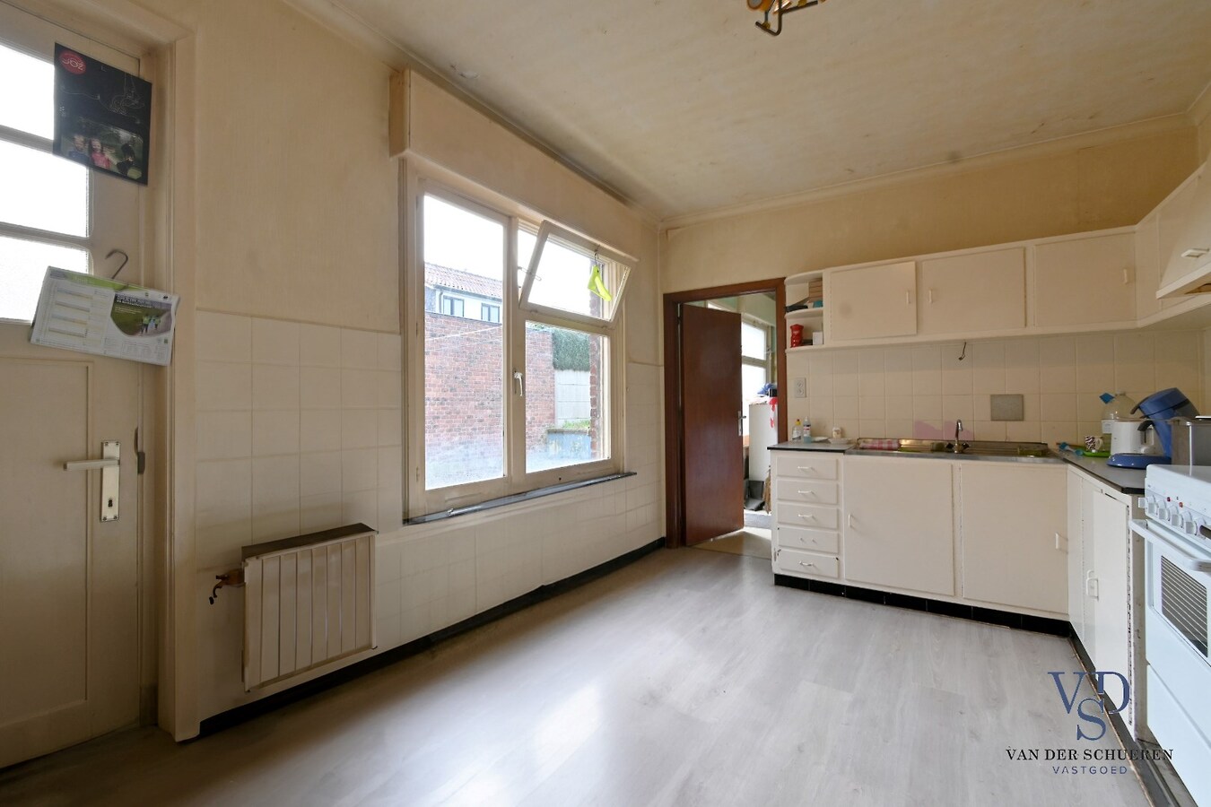 Bijzonder ruime, praktisch ingedeelde rijwoning 