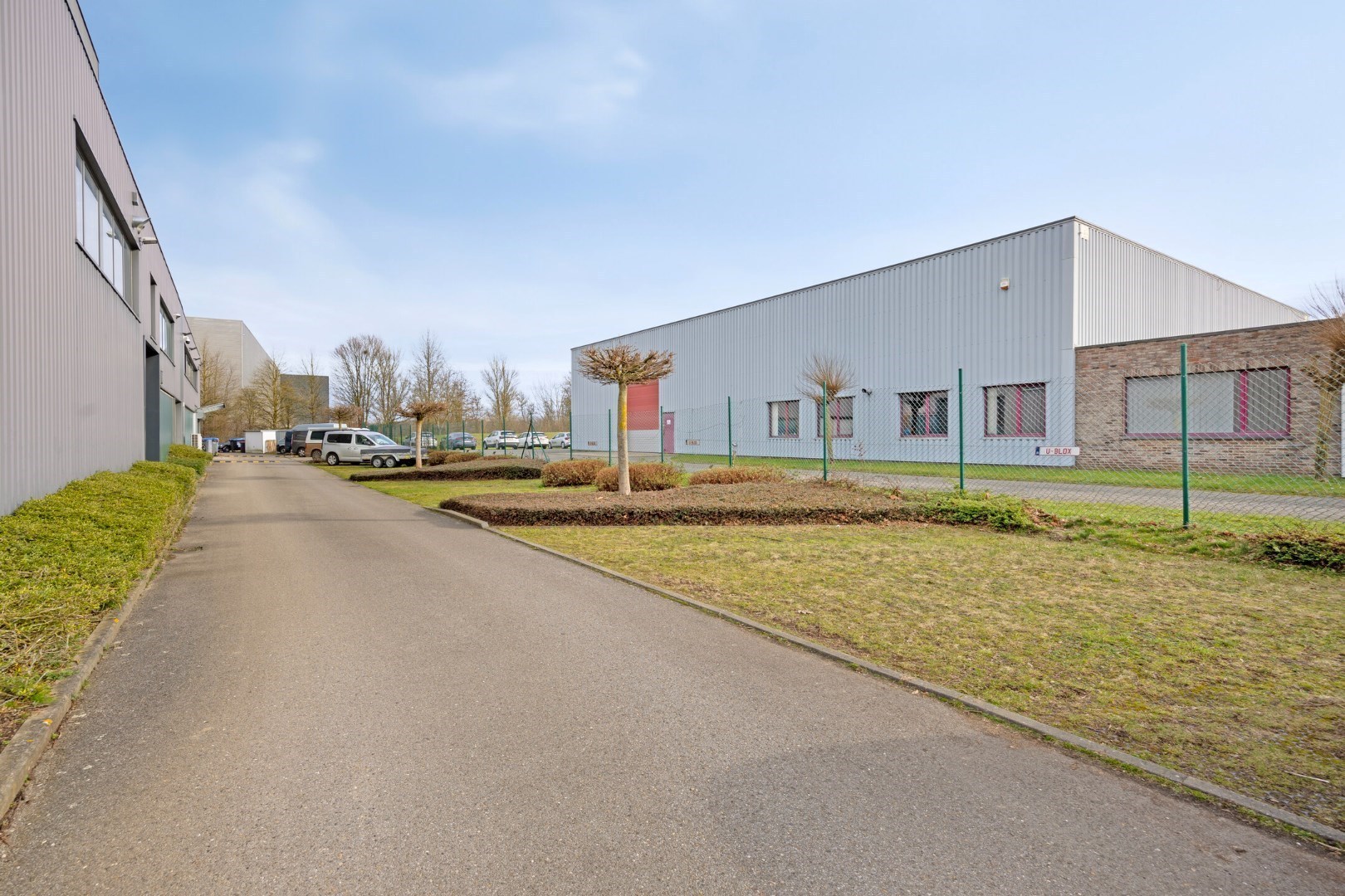 Kantoor te koop in het industriepark te Haasrode/Heverlee met 14 parkings - opp. 626 m² - verkoop van aandelen 