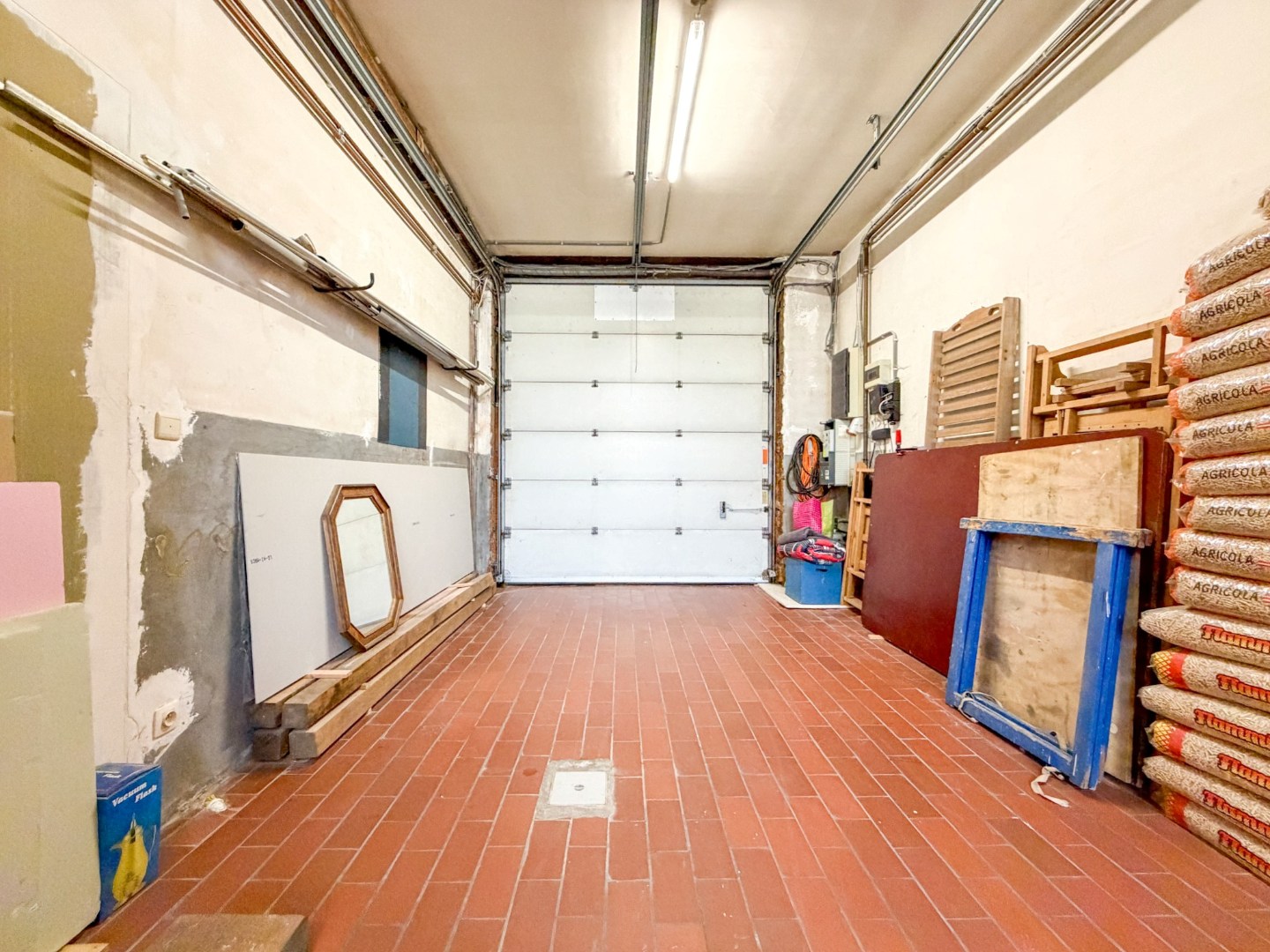 Prachtige gezinswoning met mooie tuin en bijgebouw, instapklaar afgewerkt, Torhout. 