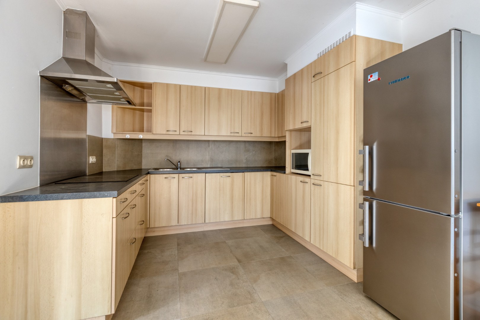 Ruime gezinswoning met 3 slpk. en ruimte voor bijberoep in Mol-Sluis 