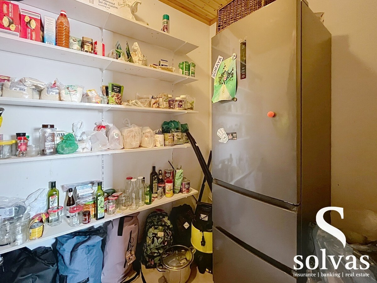 Ruime woning met 4 slaapkamers, tuin en garage in Aalter - Energielabel C - perceeloppervlakte 1050m² - bewoonbare oppervlakte 250m² - EPC-waarde 237 
