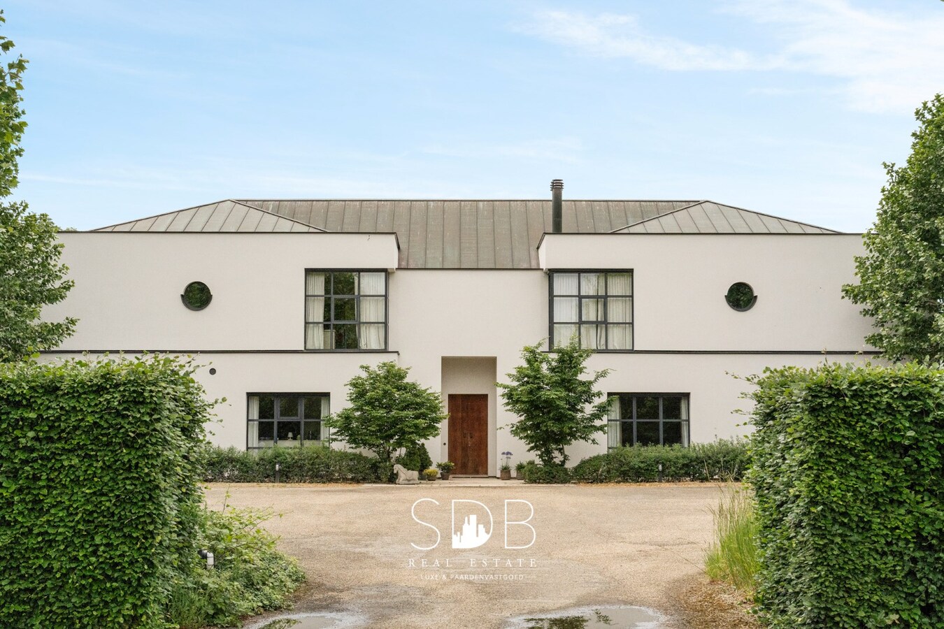 Prachtige villa met hippische accommodatie en graslanden +/-  23 ha 