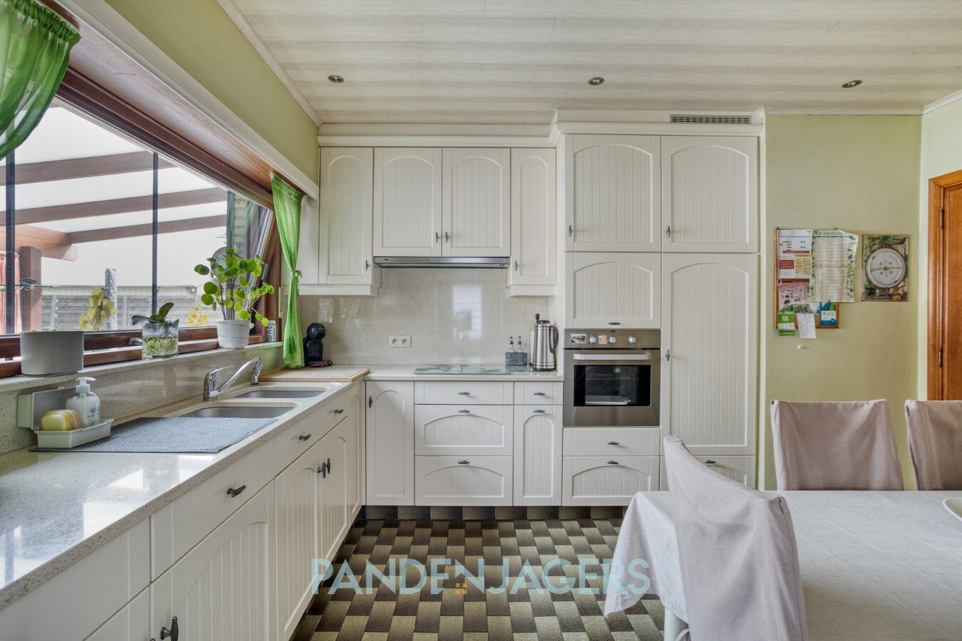 Ruime open bebouwing met groot bijgebouw te Duffel 