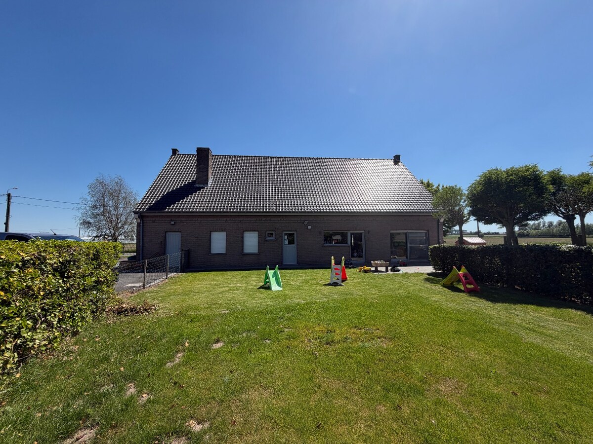 Ruime gezinswoning met tuin te huur in Westrozebeke 