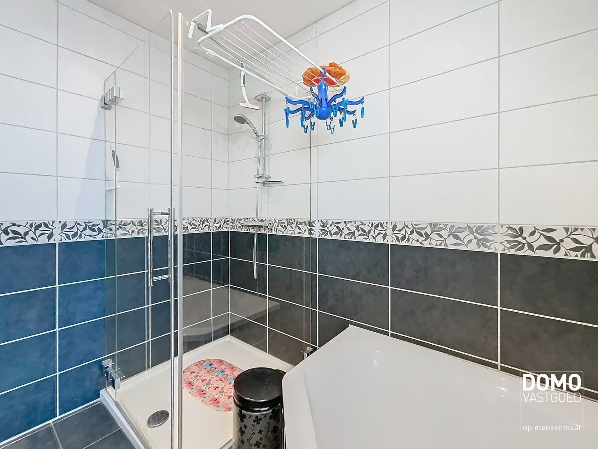 RUIME WONING MET 3 SLAAPKAMERS, TUIN EN RUIME PARKING IN SPALBEEK 