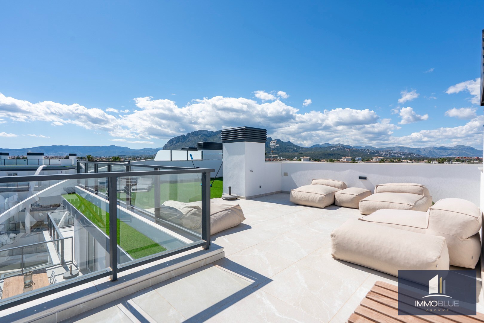 penthouse de luxe avec vue panoramique sur la mer et terrasses très spacieuses 