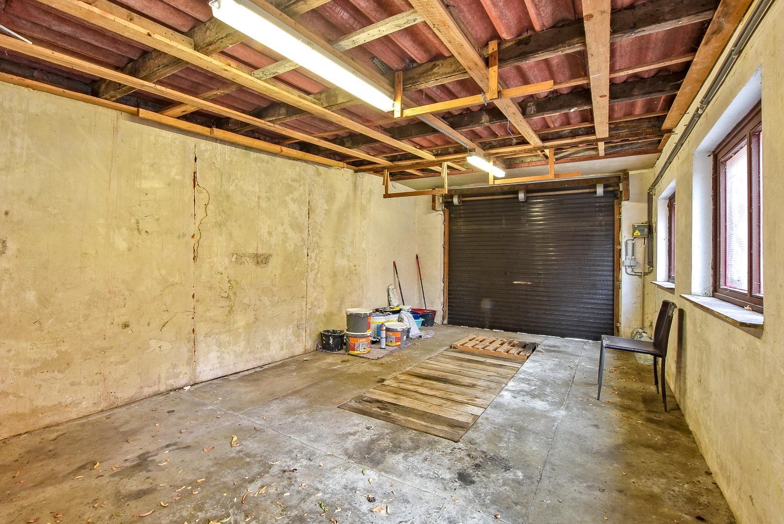 Halfopen bebouwing met mogelijkheid tot 7 slaapkamers, 2 badkamers en grote tuin in Aalter 