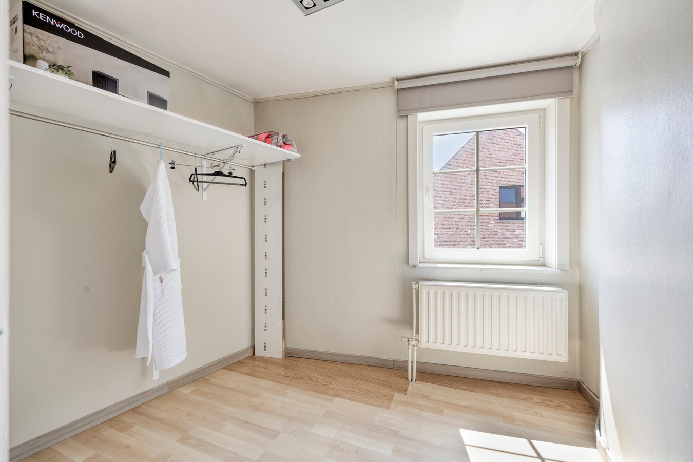 Charmant Leut : eigendom opgedeeld in 2 appartementen. Veranda,  2 garages. 