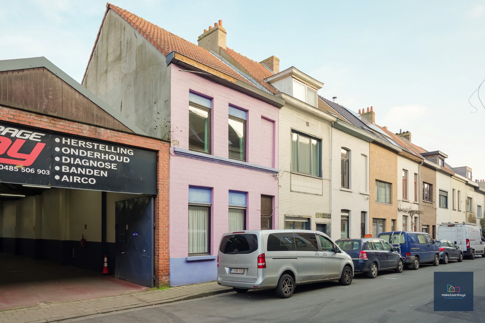 VERKOCHT !!! Te renoveren woning met aangename buitenruimte 