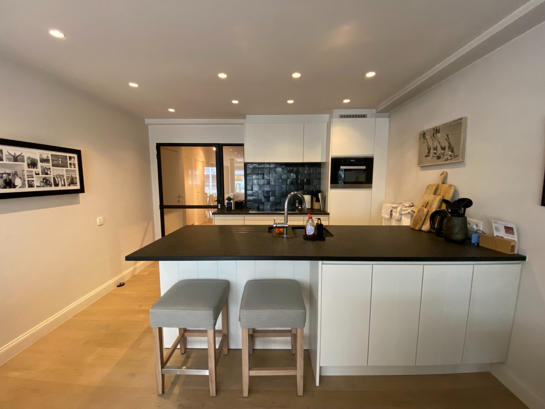 Gemeubeld - Gezellig 2 slaapkamer appartement gelegen in de Van Bunnenlaan te Knokke. 