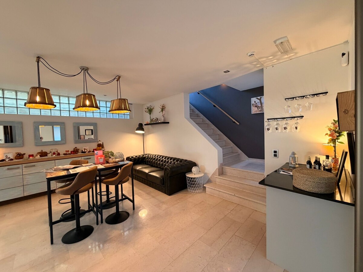 Instapklaar landhuis met bewezen B&amp;B, wellness, dierenfaciliteiten en uitzonderlijk privacy wonen en ondernemen in Maasmechelen. 