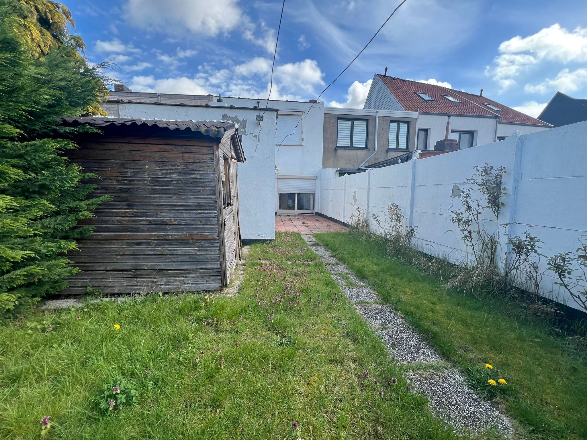 Te renoveren woning gelegen in het Oude Knokke met zuid- west gerichte tuin 