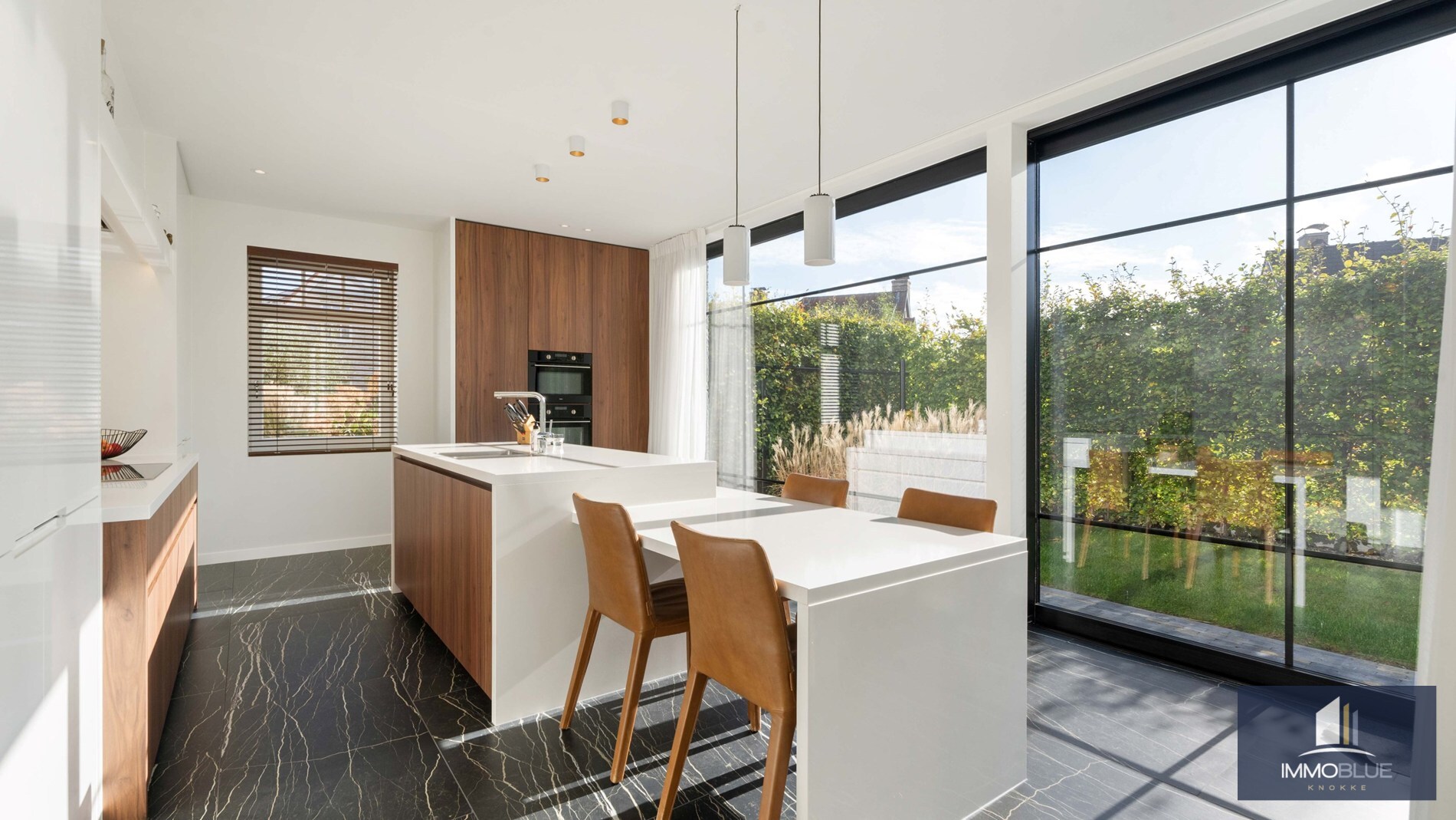 Exclusieve villa gelegen in een rustige, residentiële wijk . 